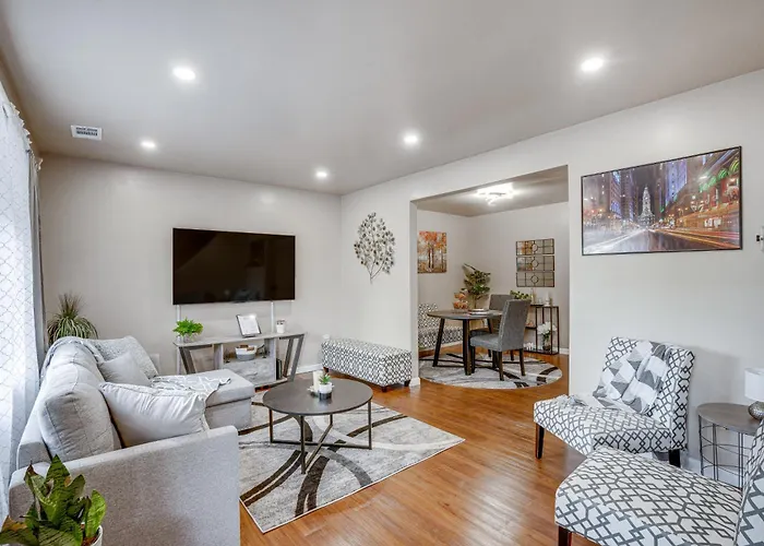 Charming Willow Grove Home With Patio And Fire Pit!