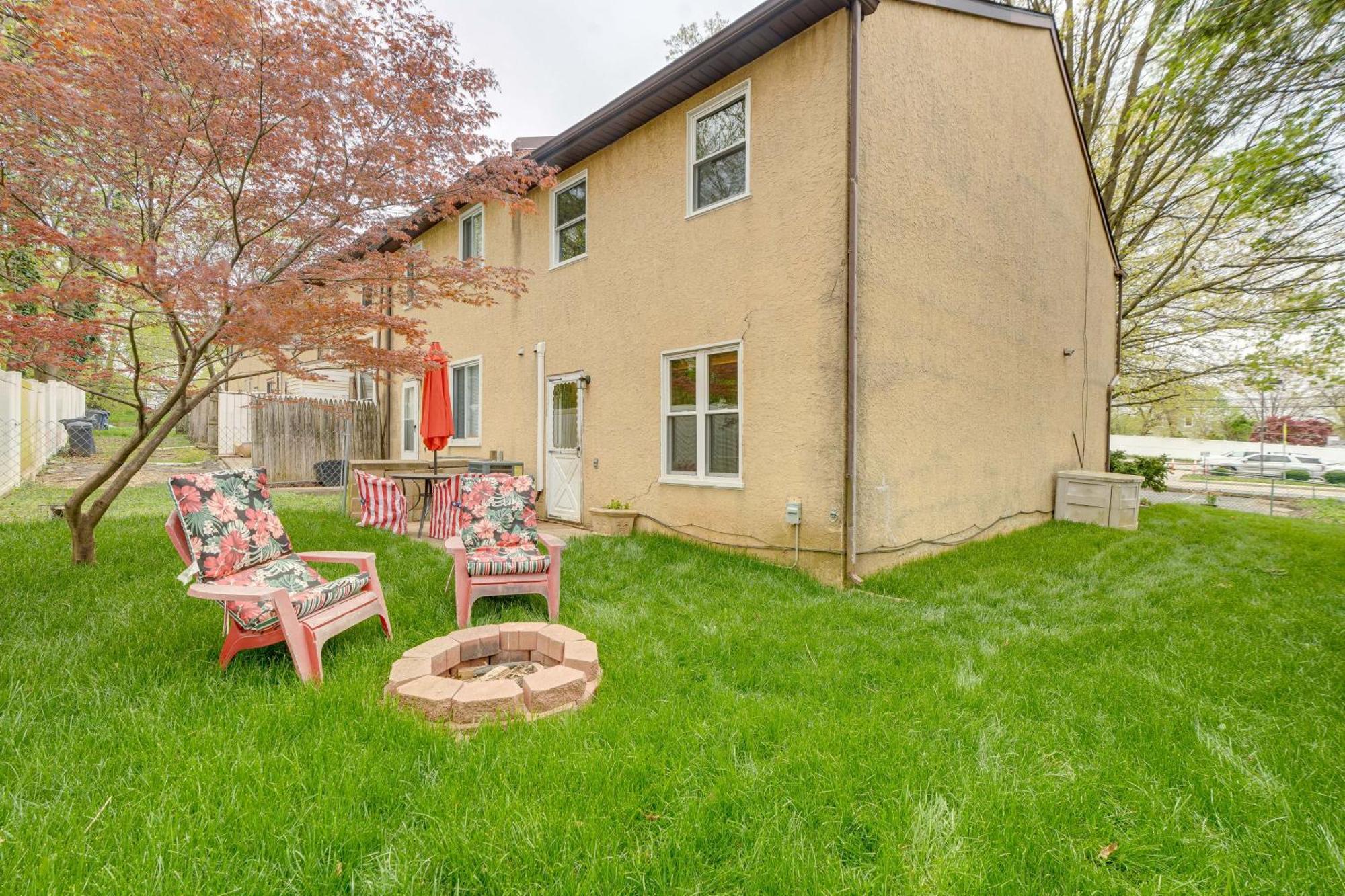 Holiday home Charming With Patio And Fire Pit!